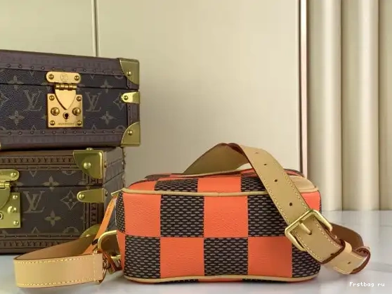 Frstbag ru Chess Messenger-24*24*8CM LOUIS VUITTON 0501